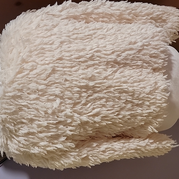 Beautiful feathery sweater - Picture 3 of 6